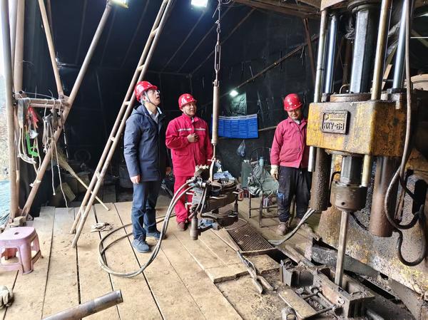 ���쵼����һ�߿�չ����ο�ʺͰ�ȫ���